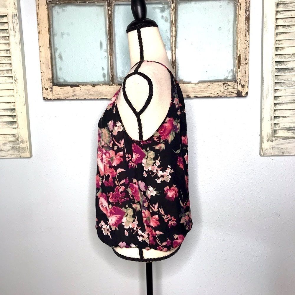 Beautiful Floral Halter top - Picture 3 of 10